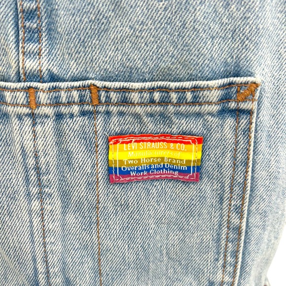 NWT Levi's Pride Liberation Shortalls Light Wash Denim Overalls Size XS - Picture 3 of 9